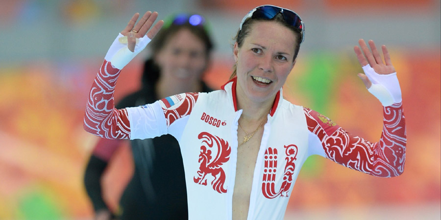 俄羅斯速滑女將獲銅牌 沖刺后激情解衣慶祝(組圖)