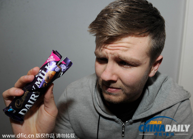 英國(guó)大學(xué)生巧克力中吃出完整大黃蜂尸體