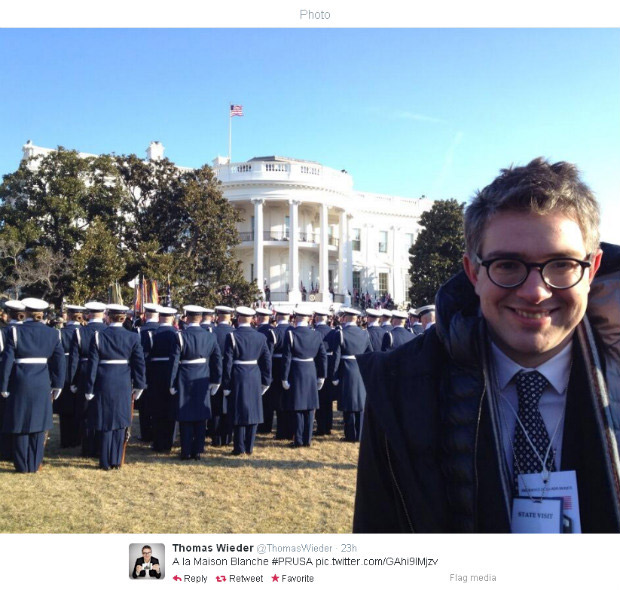 奧朗德訪美 法國記者“揩油”白宮狂玩自拍