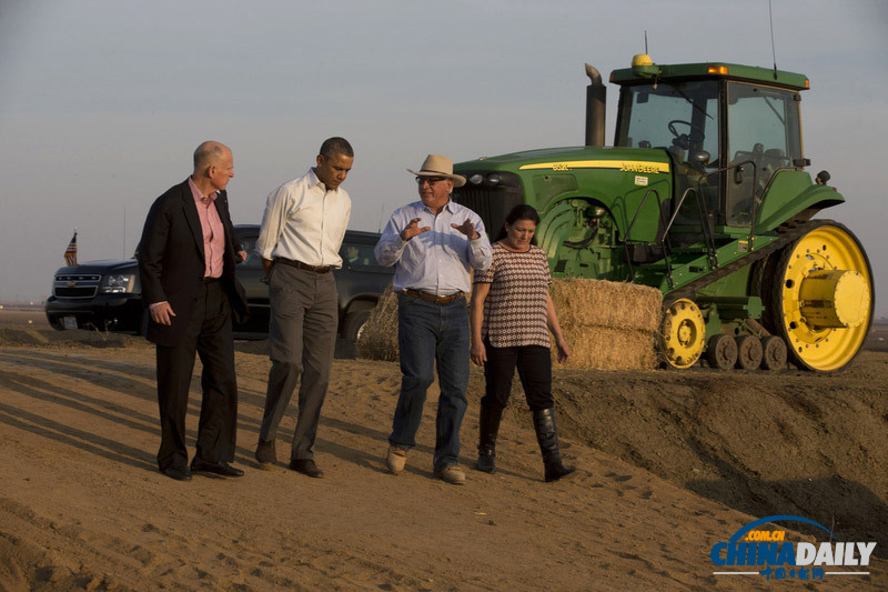 奧巴馬視察農(nóng)場(chǎng)旱情 安保嚴(yán)密直升機(jī)護(hù)駕如臨大敵