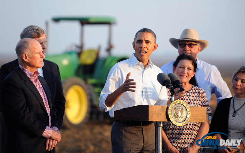 奧巴馬視察農(nóng)場旱情 安保嚴(yán)密直升機(jī)護(hù)駕如臨大敵