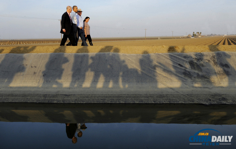 奧巴馬視察農(nóng)場(chǎng)旱情 安保嚴(yán)密直升機(jī)護(hù)駕如臨大敵