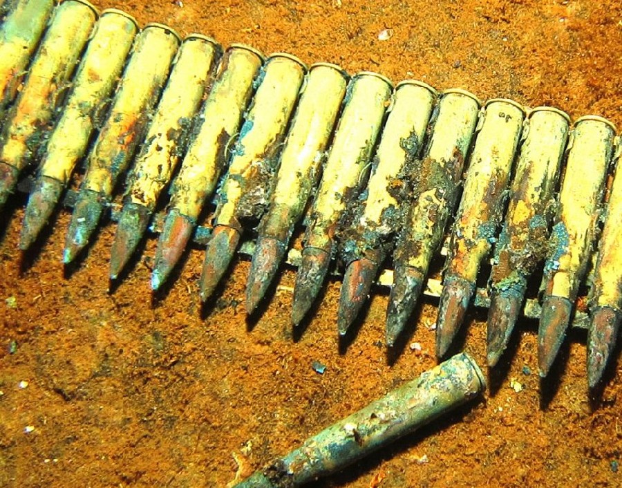 英女?dāng)z影師探秘最大水下二戰(zhàn)船舶墓地 日軍曾駐扎