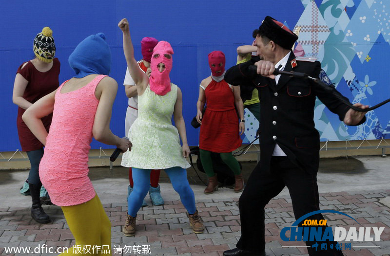 俄女子樂團(tuán)借冬奧抗議被城管暴打