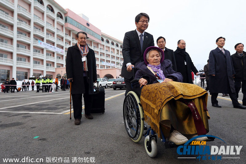 朝韓離散家屬團(tuán)聚活動今日啟動 家屬團(tuán)從束草出發(fā)