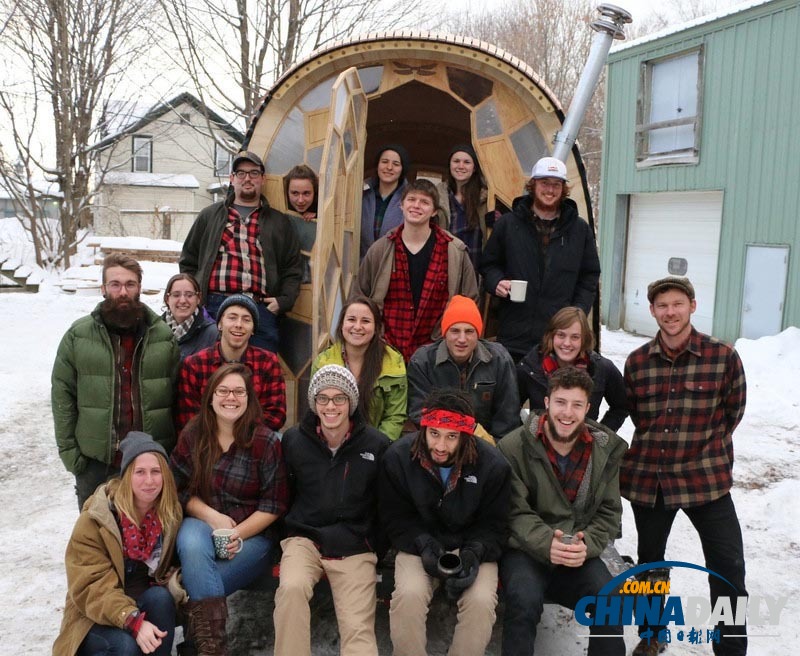 美國學(xué)生建造可移動“豆莢屋” 低成本低能耗超環(huán)保