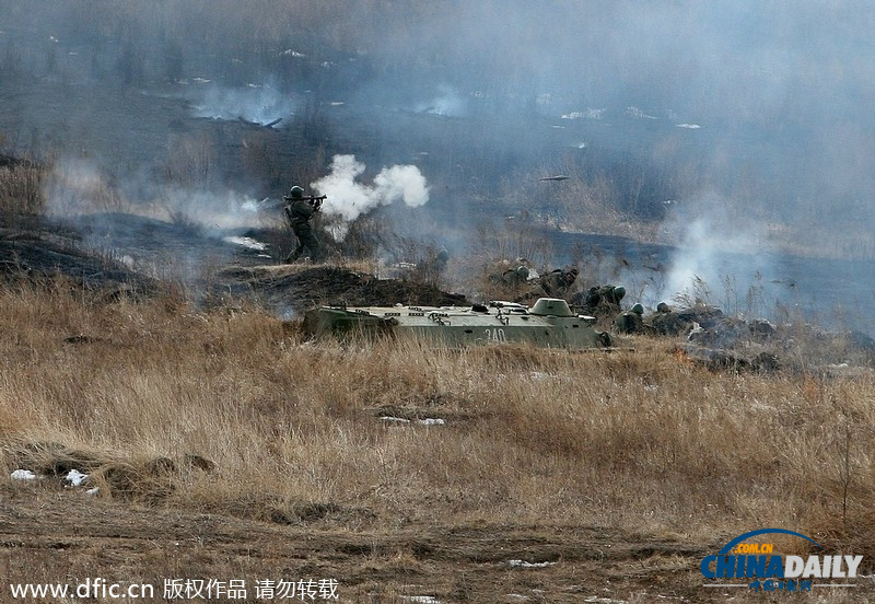 俄羅斯再“秀肌肉”舉行大規(guī)模軍演 約1.5萬(wàn)人參加