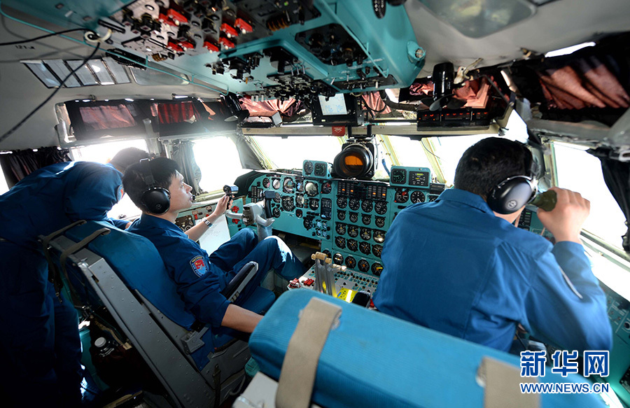 中國(guó)空軍繼續(xù)出動(dòng)飛機(jī)在失聯(lián)海域搜尋黑匣子信號(hào)