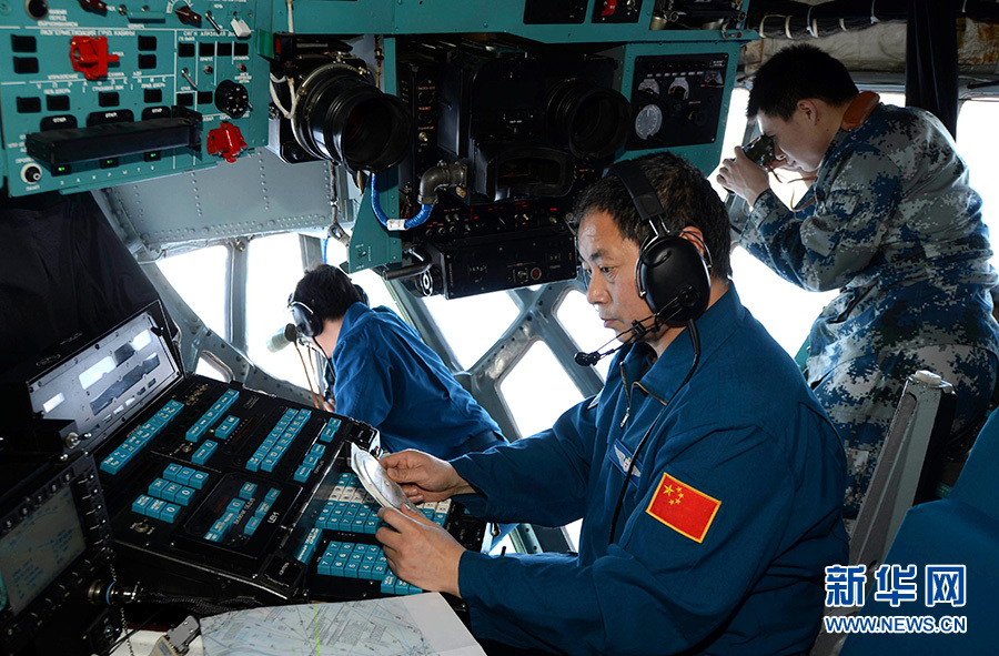 中國(guó)空軍繼續(xù)出動(dòng)飛機(jī)在失聯(lián)海域搜尋黑匣子信號(hào)