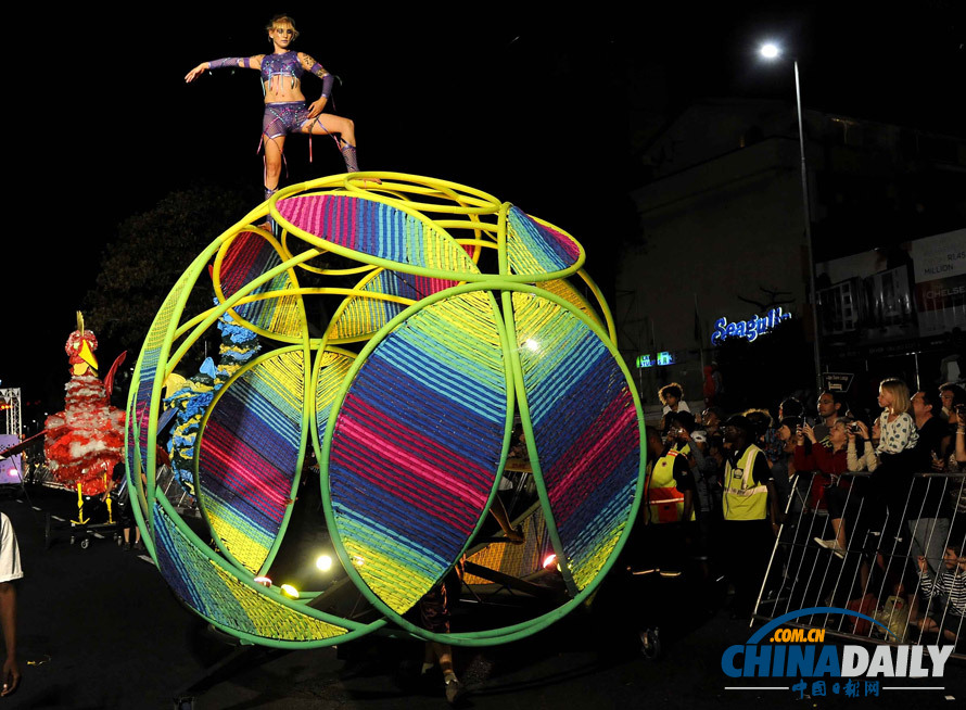 “世界設(shè)計之都”開普敦舉行狂歡節(jié)游行