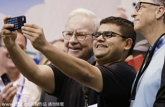 巴菲特2014股東大會“賣萌”