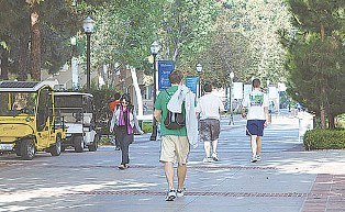 對(duì)政策了解不足 在美中國(guó)留學(xué)生多選課被取消簽證