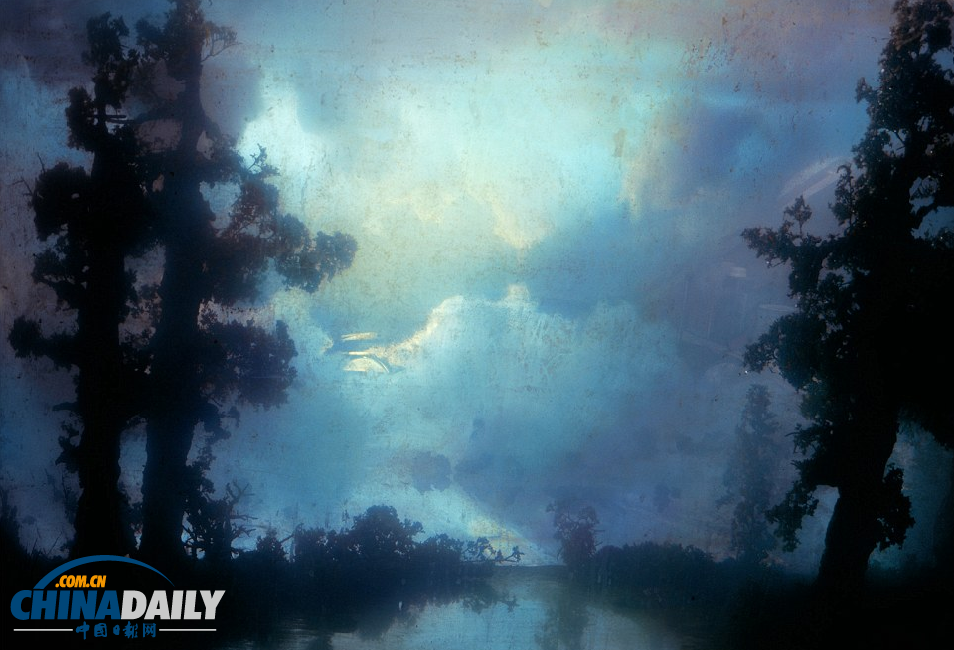 一缸一世界:美藝術(shù)家用魚缸和顏料創(chuàng)史前唯美景觀