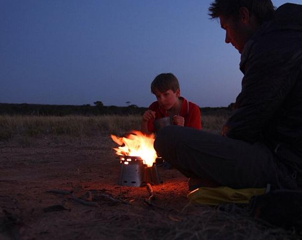 澳大利亞10歲男孩騎車穿越澳洲 為中國孤兒籌款