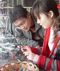 談戀愛(ài)成大學(xué)生最大消費(fèi)