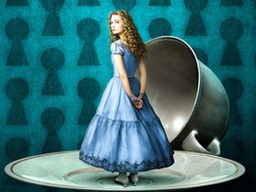 《愛麗絲夢(mèng)游仙境》主題曲：Alice