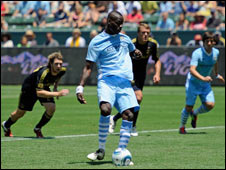 Man City Player Hauled off for Showboating 曼城球員賣弄球技被拉下場(chǎng)