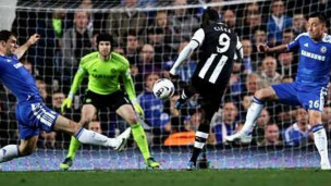 國際足球球員轉(zhuǎn)會人數(shù)與費用均下降