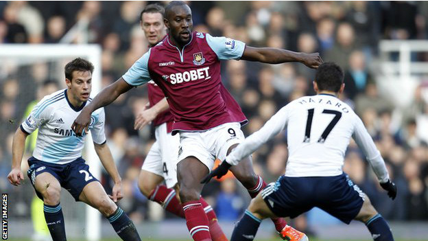 西漢姆射手卡爾頓•科爾離開(kāi)為卡羅爾讓道