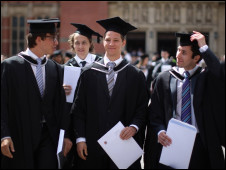 英國教育：獨立委員會調(diào)查學(xué)費漲價影響