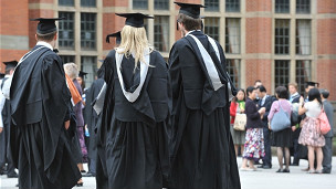 英更多大學(xué)畢業(yè)生做低技能工作