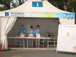 賽會志愿者參與場館團(tuán)隊首次戴裝演練