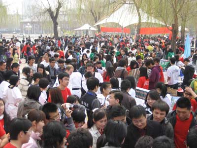 對外經(jīng)貿(mào)大學(xué)第13屆社團文化節(jié)開幕