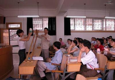 名校研究生棄學(xué)“洗具”or“杯具”？