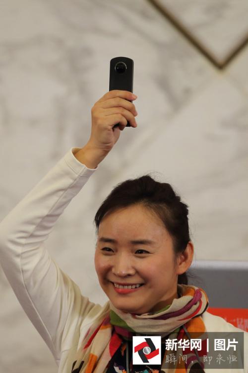 2016全國兩會(huì) 全景拍攝設(shè)備造型各異吸引眼球