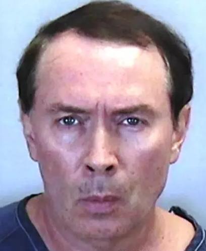 愛(ài)彼迎又曝偷拍丑聞，攝像頭正對(duì)床位！住民宿如何防偷窺