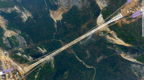 四川八臺(tái)山建世界最高玻璃橋 你敢去走走嗎？
