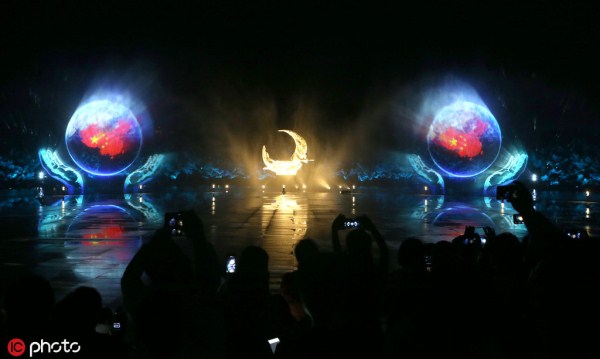 People of Changchun treated to music fountain and light show