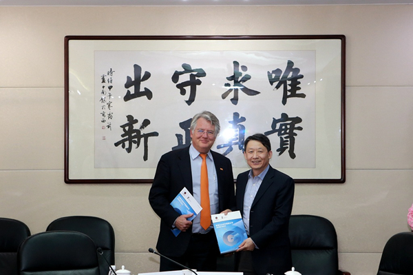 DRC official meets with president of the European Union Chamber of Commerce in China