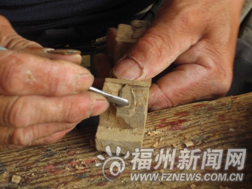 木雕名匠張?jiān)凳炙嚍l臨失傳　九指神刀無(wú)人接刀