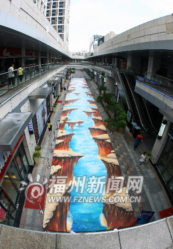 平地冒出“懸崖峭壁” 其實(shí)是3D立體畫