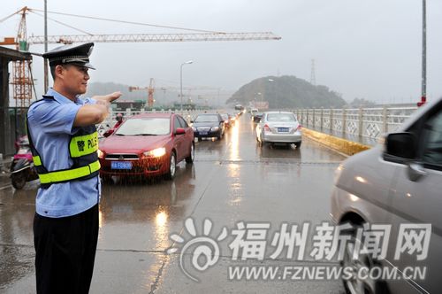 福州“南大門第一哨”　執(zhí)勤民警風(fēng)雨無阻守關(guān)卡