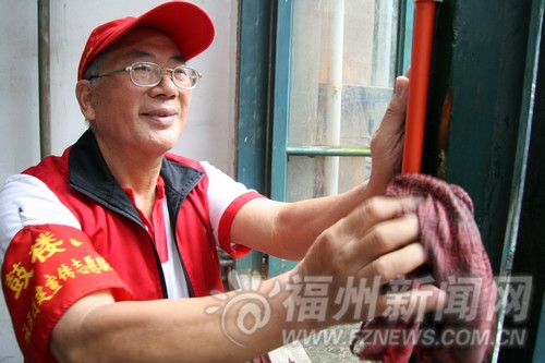 福州老人組建義工團(tuán)打發(fā)閑暇時(shí)光　互幫互助其樂融融