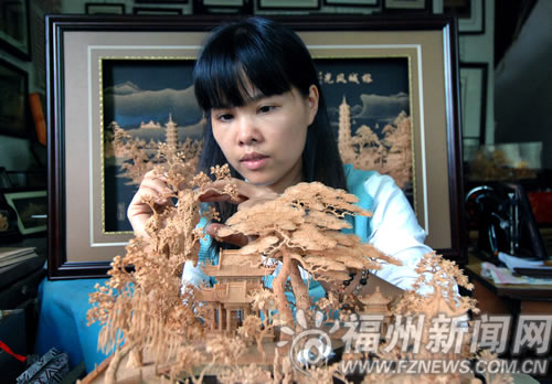 老字號(hào)軟木畫：紅袖揮刀琢木　“畫”盡閩都古韻