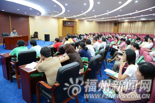 高招報(bào)志愿講座:選?？?#8220;結(jié)構(gòu)” 專業(yè)看“特色”