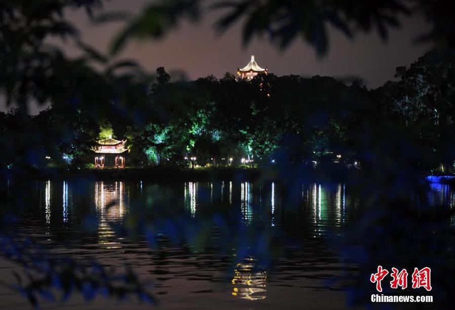 A shimmering, beautiful scene in Fuzhou West Lake Park