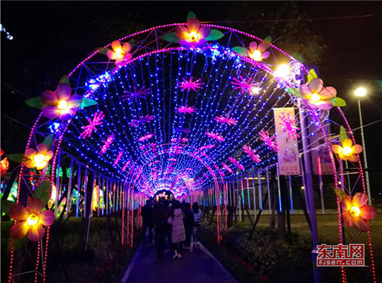 Lantern Festival celebrations span the Straits