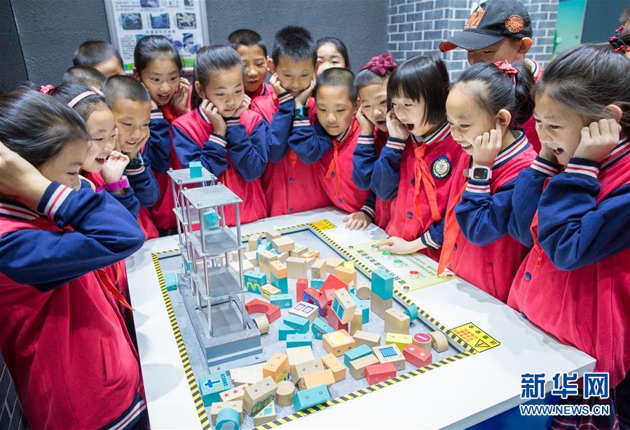 Pupils learn about earthquakes