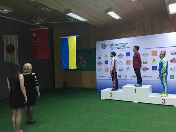 Yang Wei wins gold at Azerbaijan ISSF World Cup