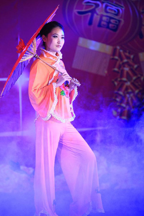 Textile workers present creations