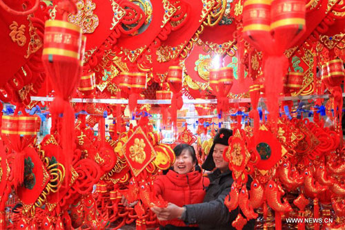 People prepare for spring festival in Jimo