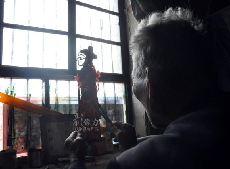 Old man holds dear traditional folk art for 70 years