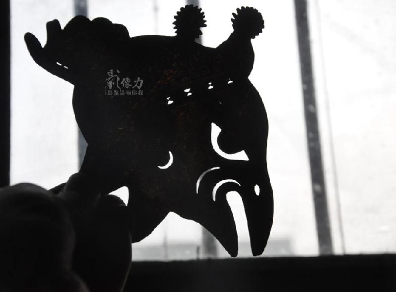 Old man holds dear traditional folk art for 70 years