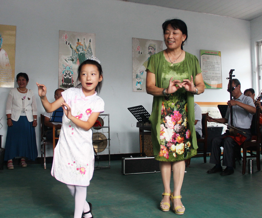 Children learn Lu Opera in Dongying
