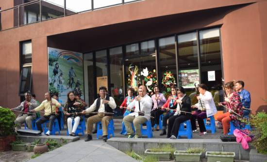 Qingdao erhu lovers trace instrument's origins in Wuxi