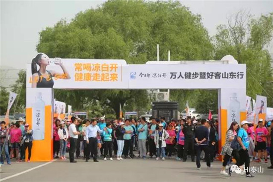 Hiking on picturesque Mount Tai